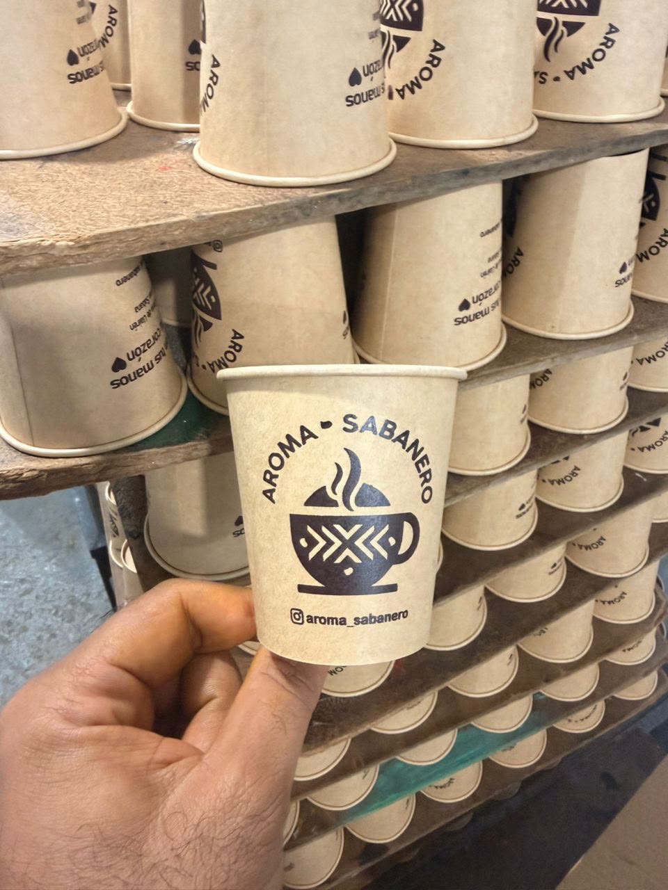 Vasos de cartón kraft con logo impreso en serigrafía por EKO-EMPAQUES 18